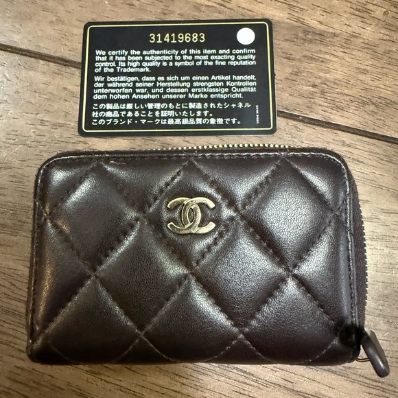 Chanel Classic Zipped Card Holder - Picture 1 of 14